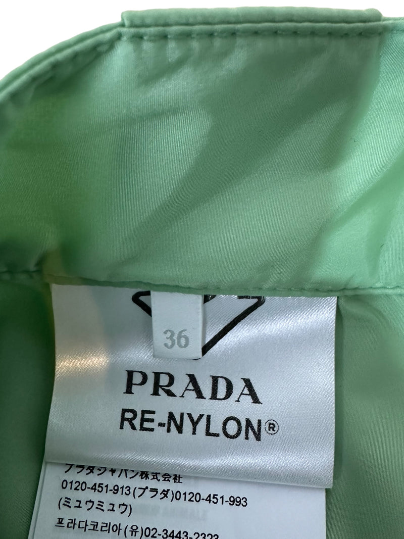 Prada pantaloni cargo in nylon (M)